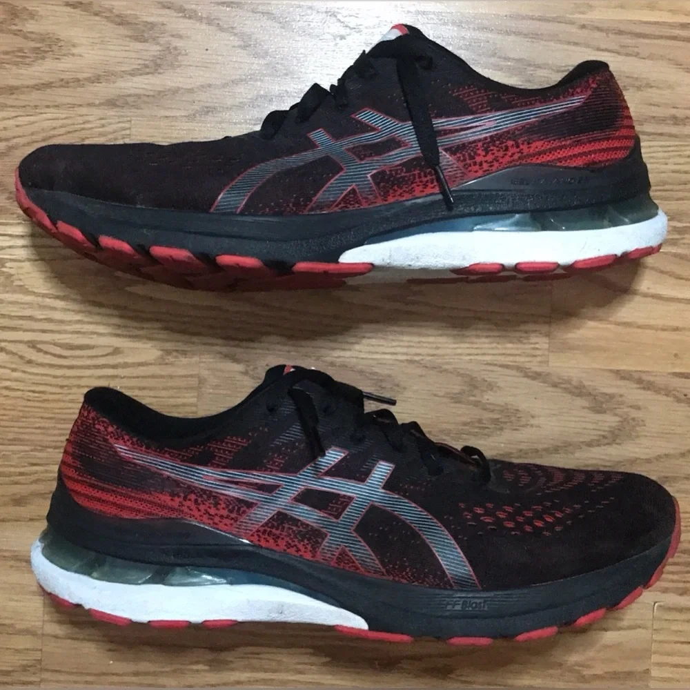 ASICS Gel Kayano 28 Black Red White Running athletic sneaker Shoes size 11.5 US